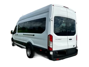 Professional driver in Hull with 10 seater minibus ready for hire