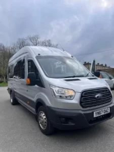 Reliable minibus hire from Hull to Manchester Airport for groups